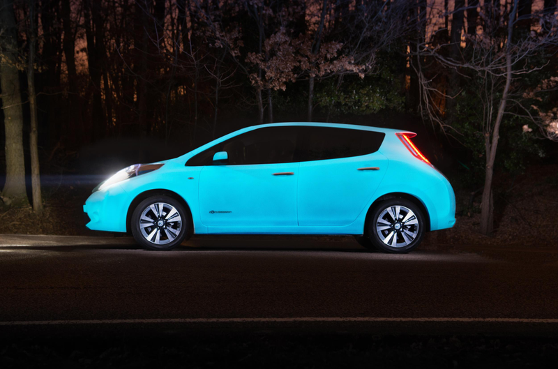 Illustration for article titled The Nissan Leaf's Glow-In-The-Dark Paint Is Kind Of Awesome